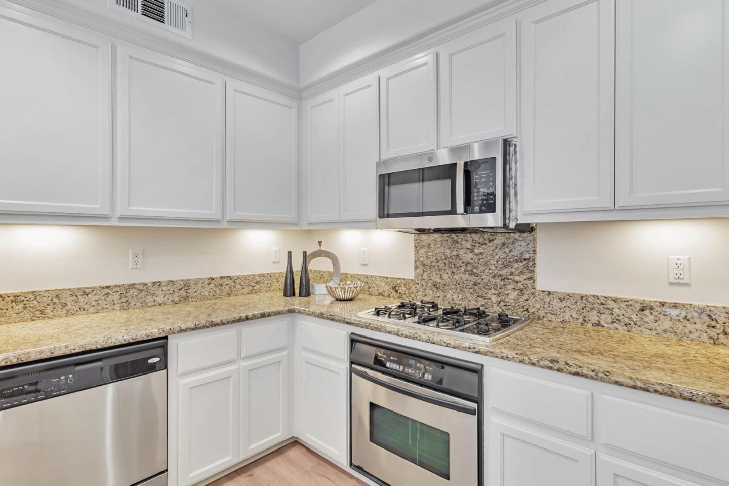 900 Live Oak WAY 903