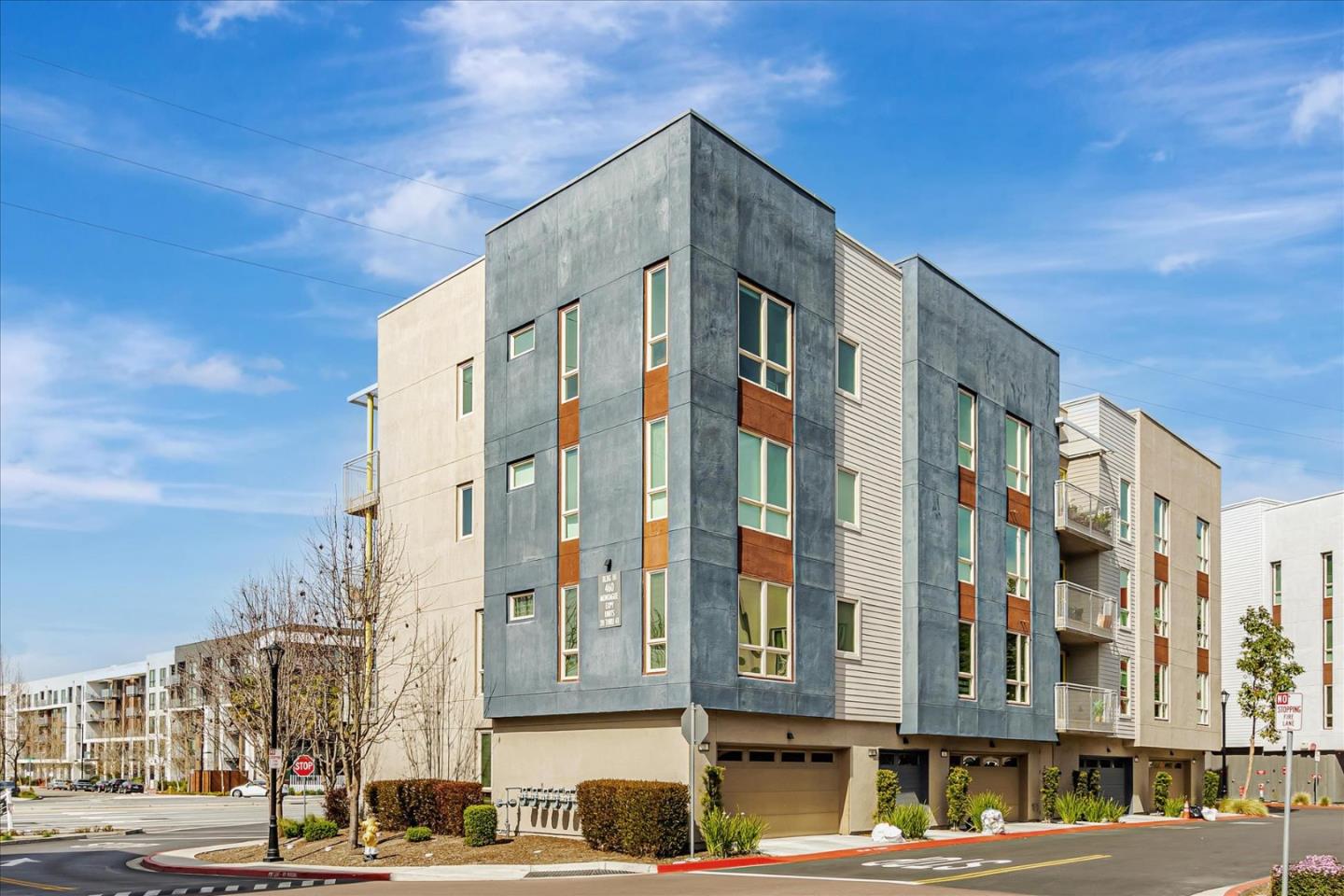 460 Montague EXPY 20