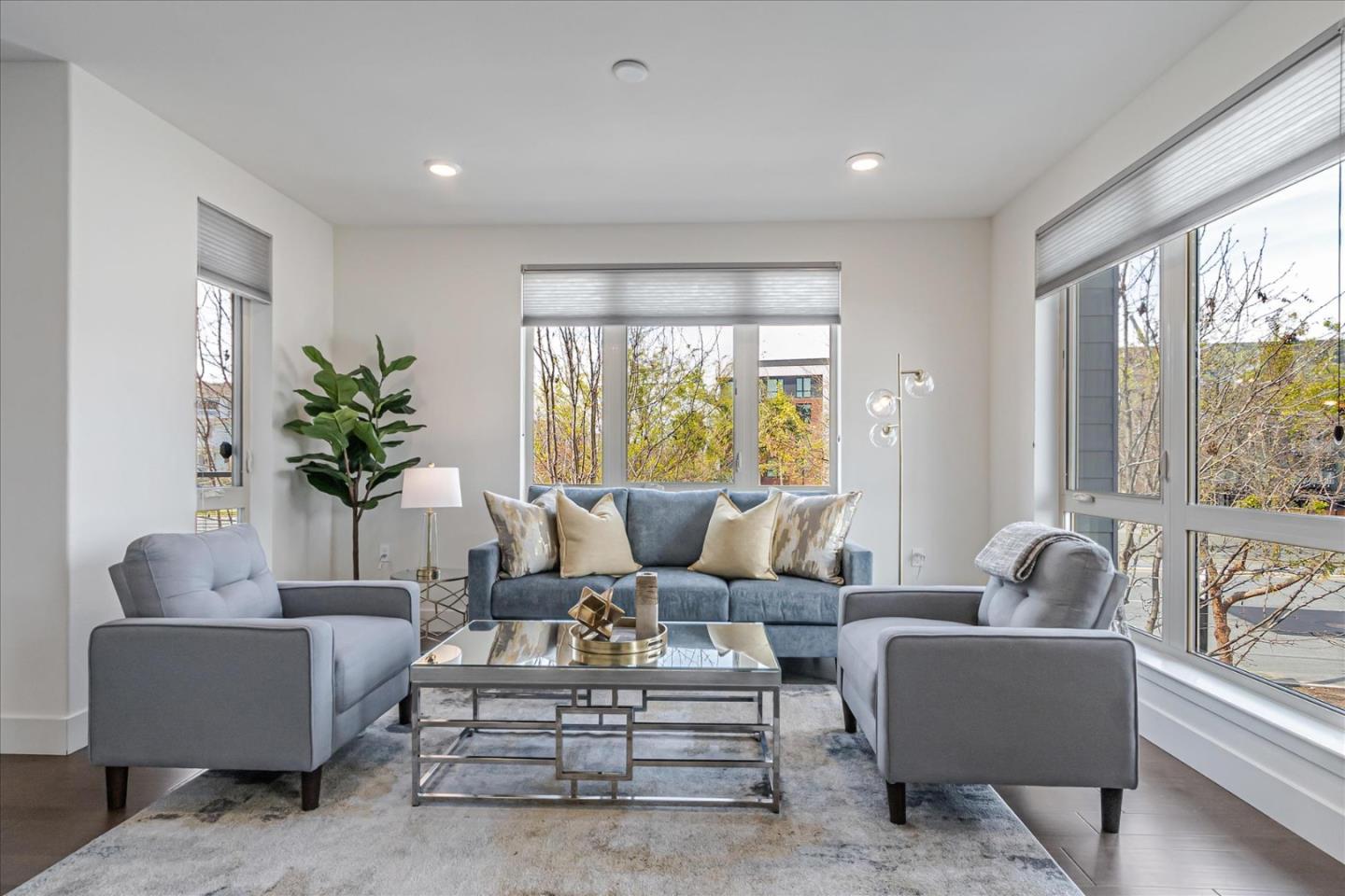 460 Montague EXPY 20