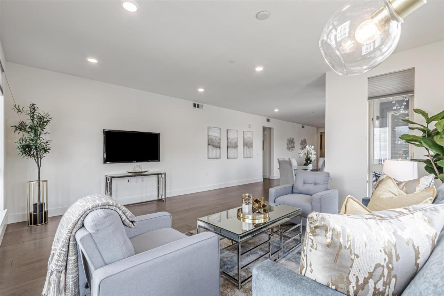 460 Montague EXPY 20