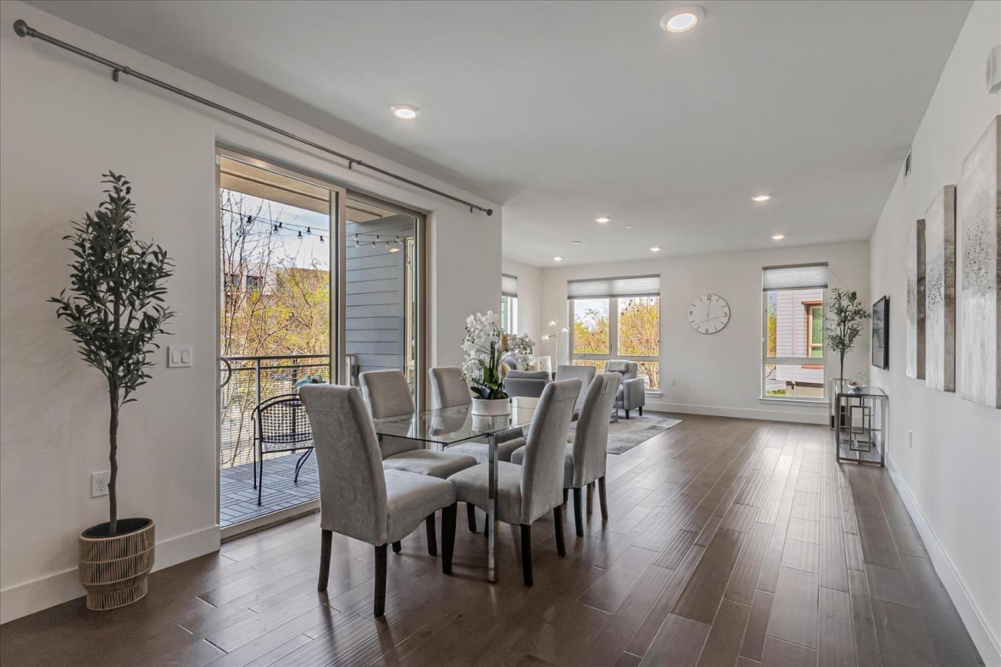 460 Montague EXPY 20