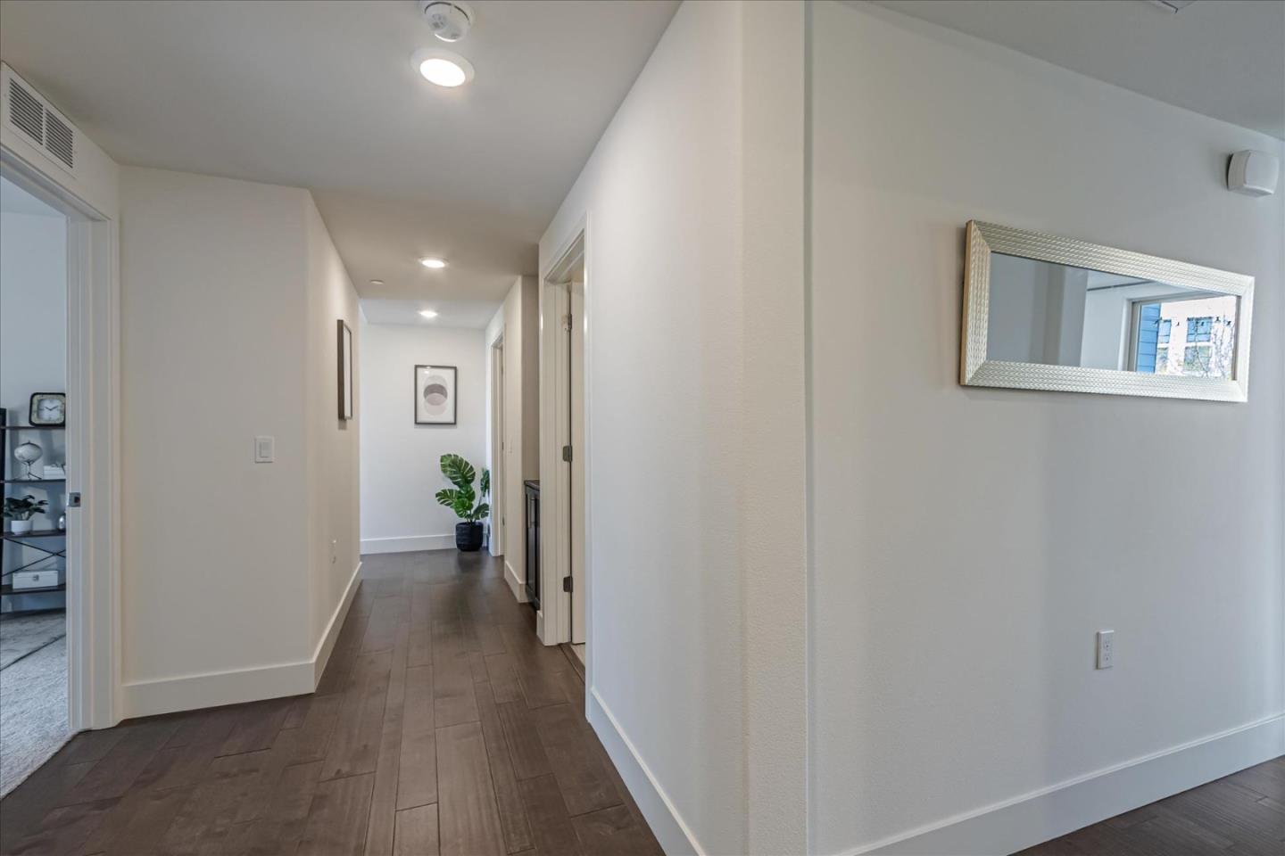 460 Montague EXPY 20