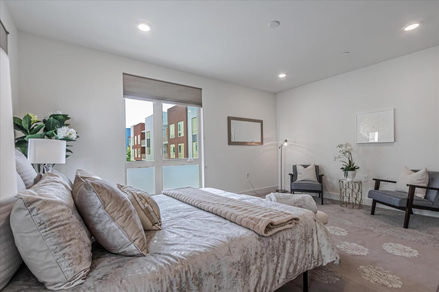 460 Montague EXPY 20