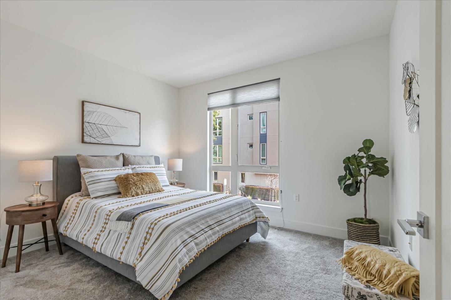 460 Montague EXPY 20