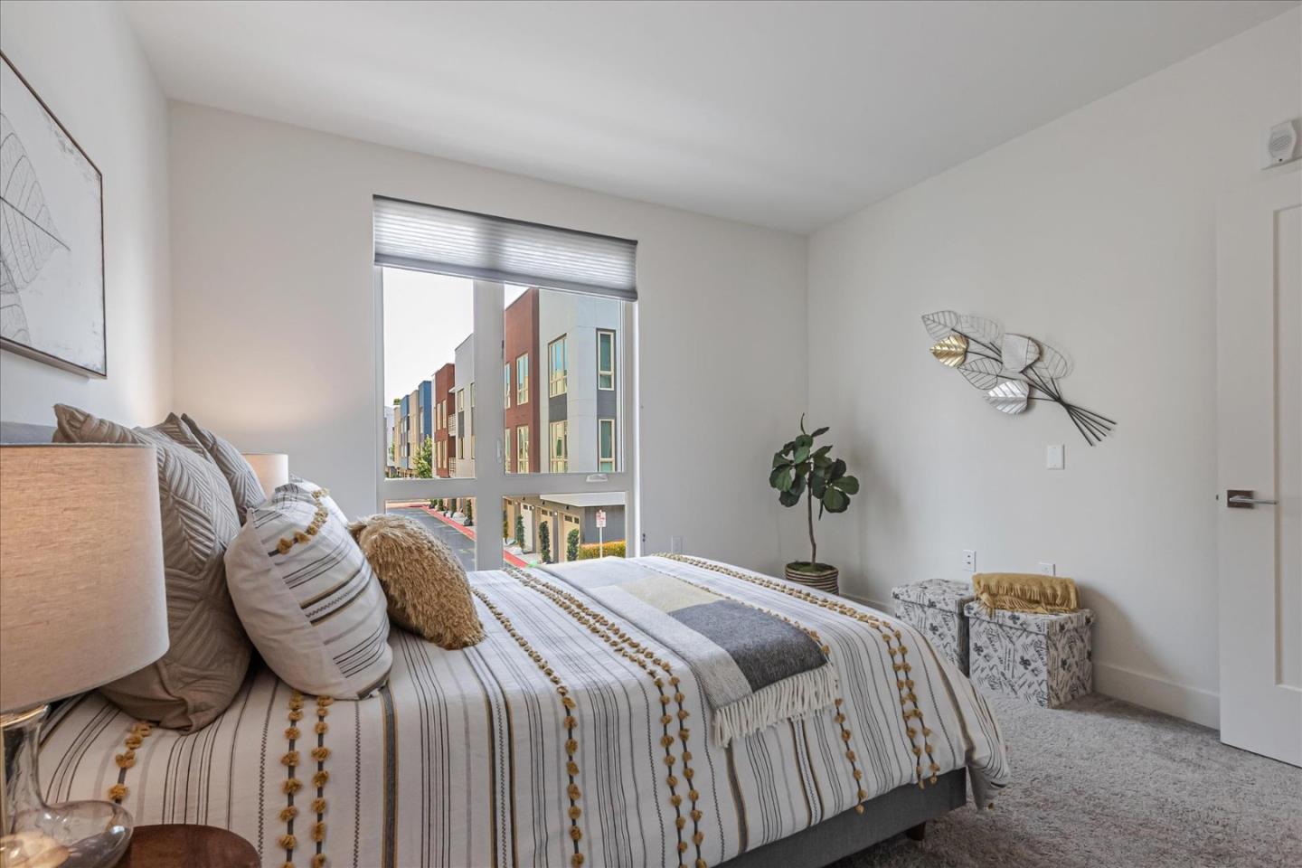 460 Montague EXPY 20