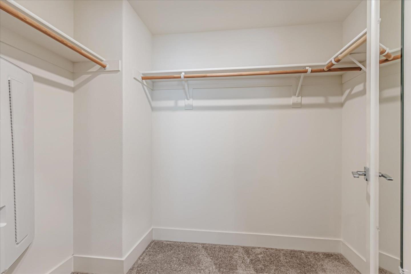 460 Montague EXPY 20