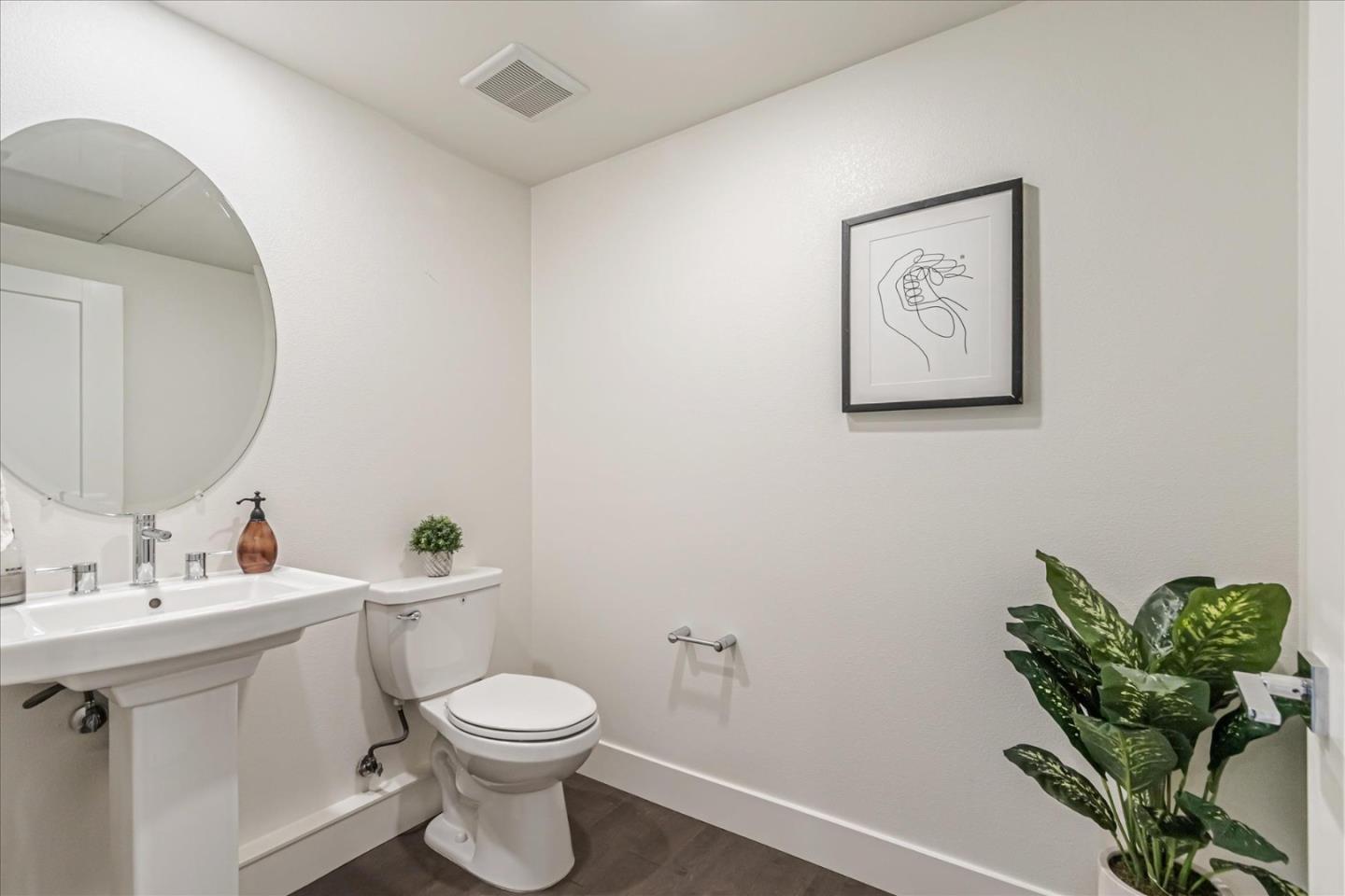 460 Montague EXPY 20
