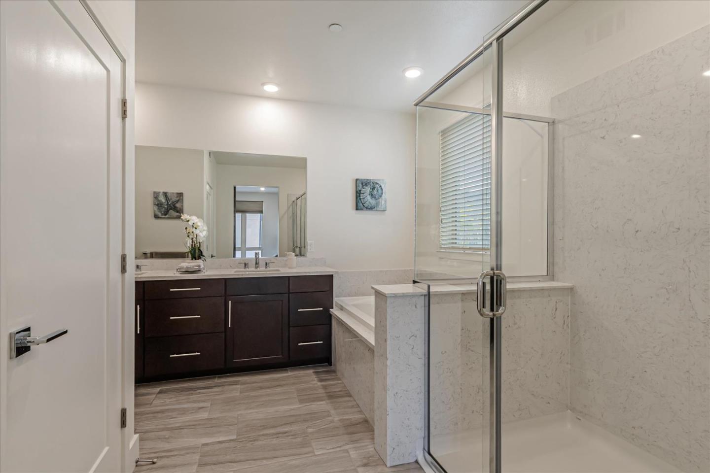 460 Montague EXPY 20