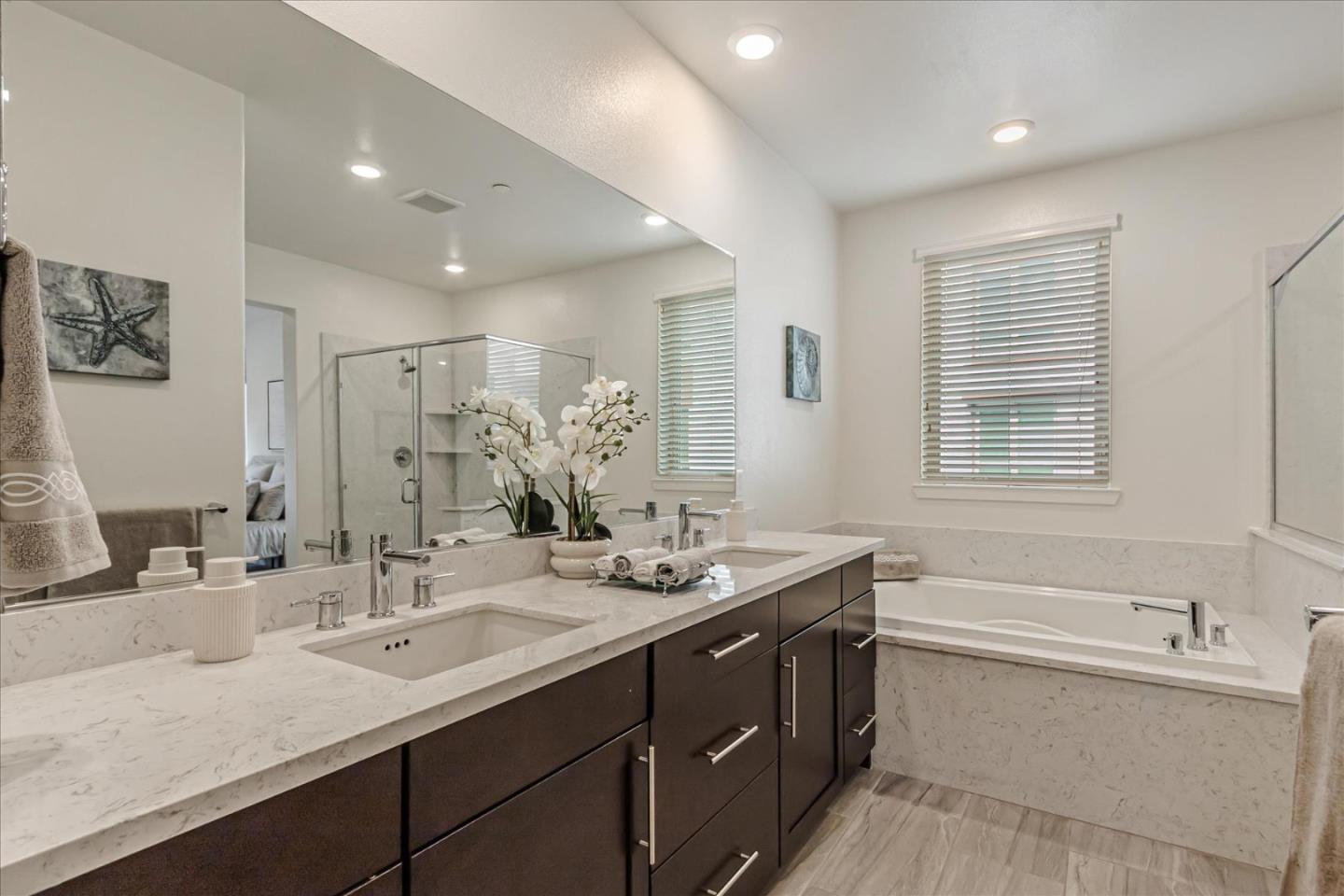 460 Montague EXPY 20