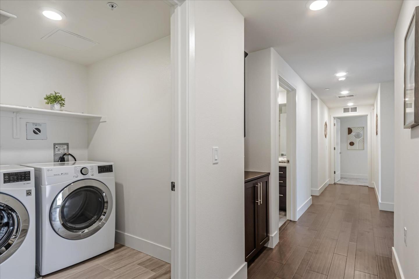 460 Montague EXPY 20