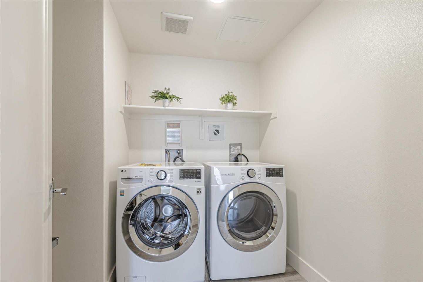 460 Montague EXPY 20