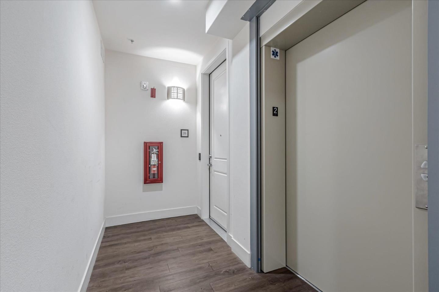 460 Montague EXPY 20