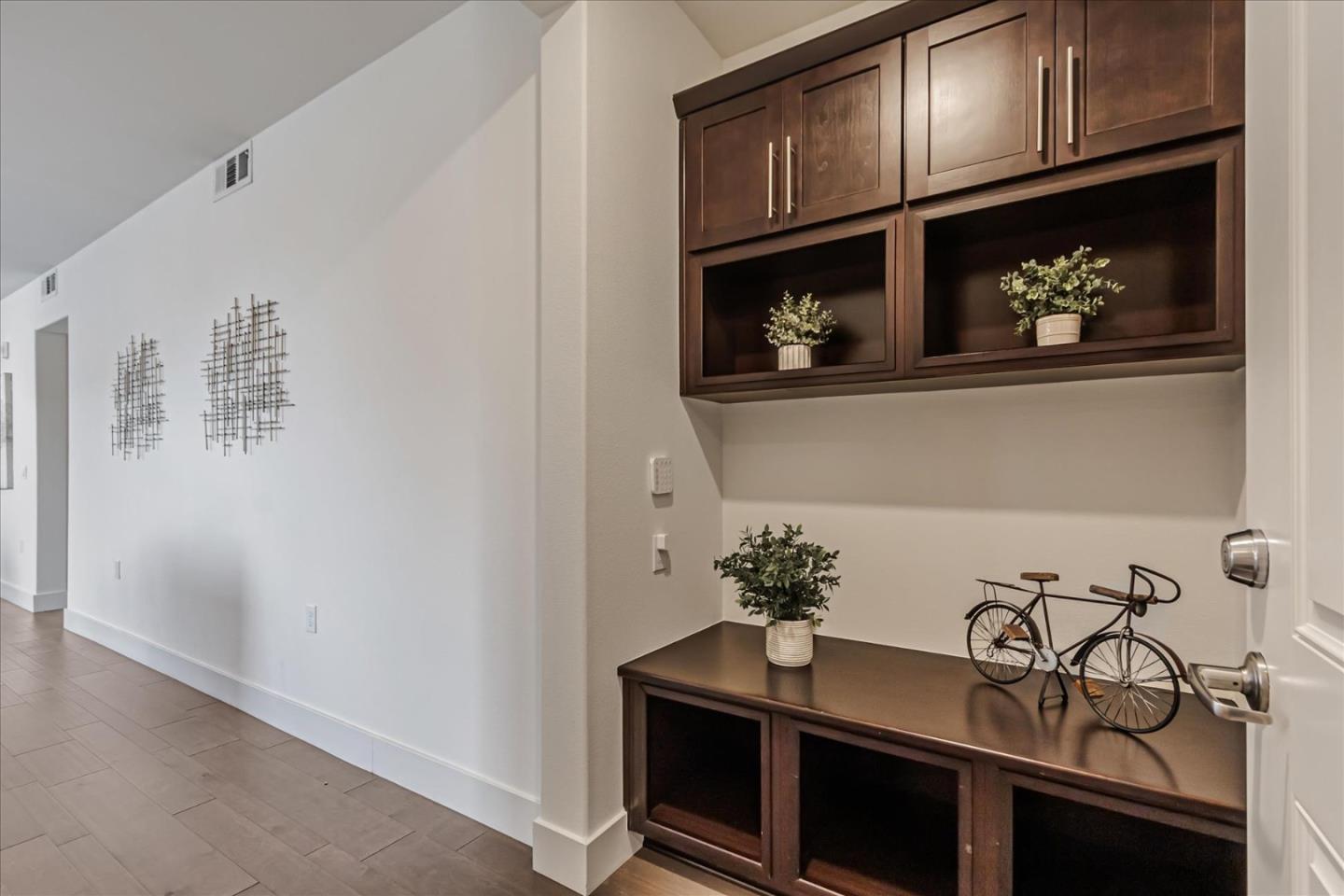 460 Montague EXPY 20