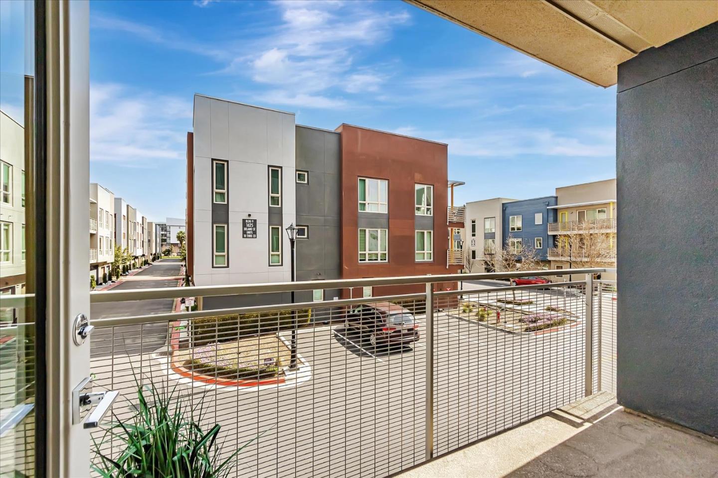 460 Montague EXPY 20