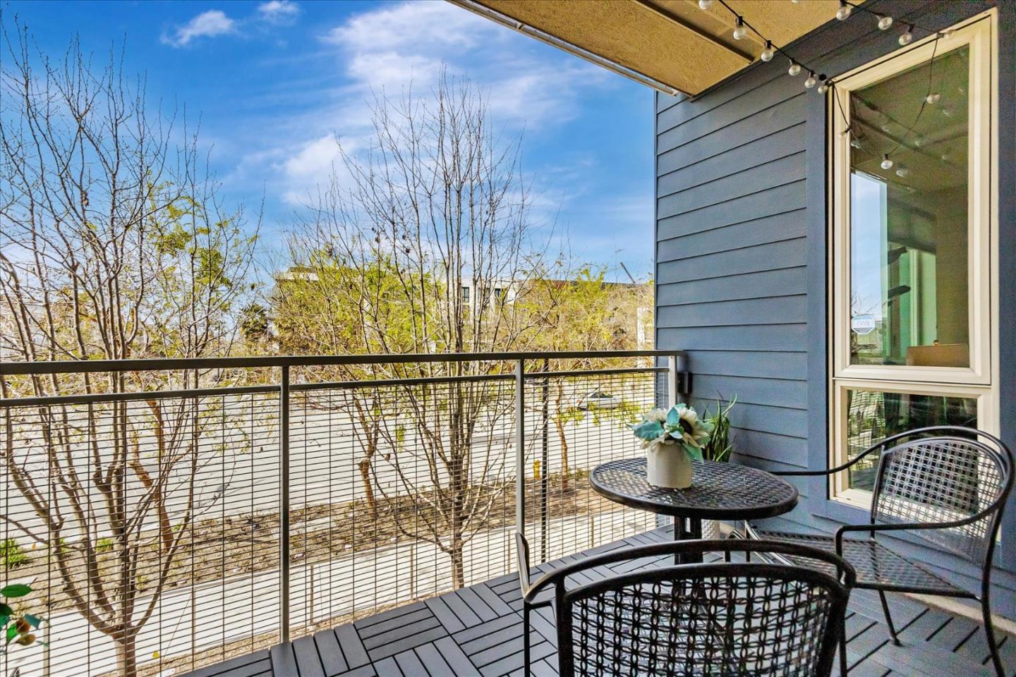 460 Montague EXPY 20