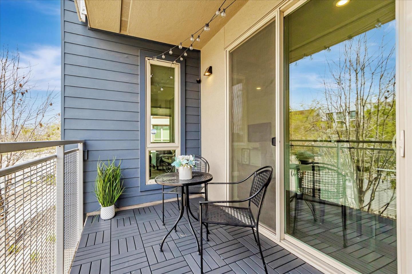 460 Montague EXPY 20