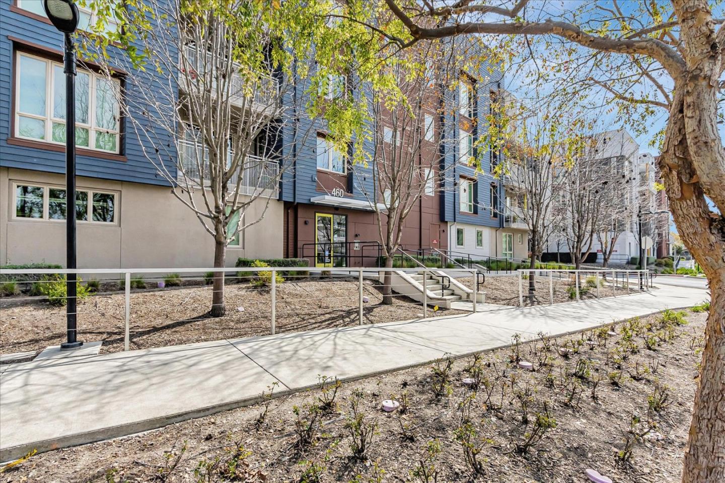 460 Montague EXPY 20