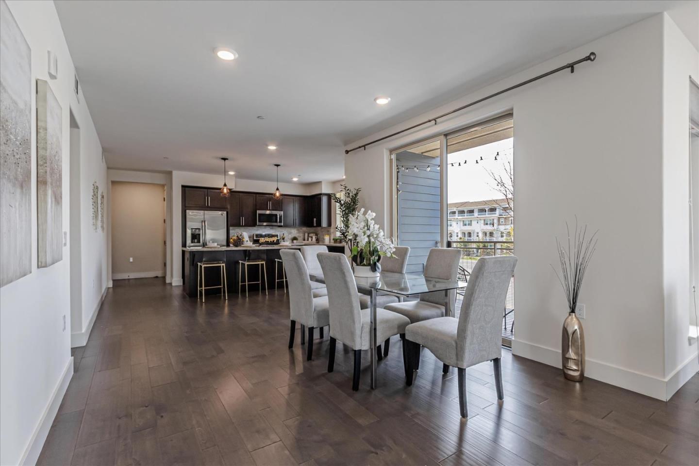 460 Montague EXPY 20