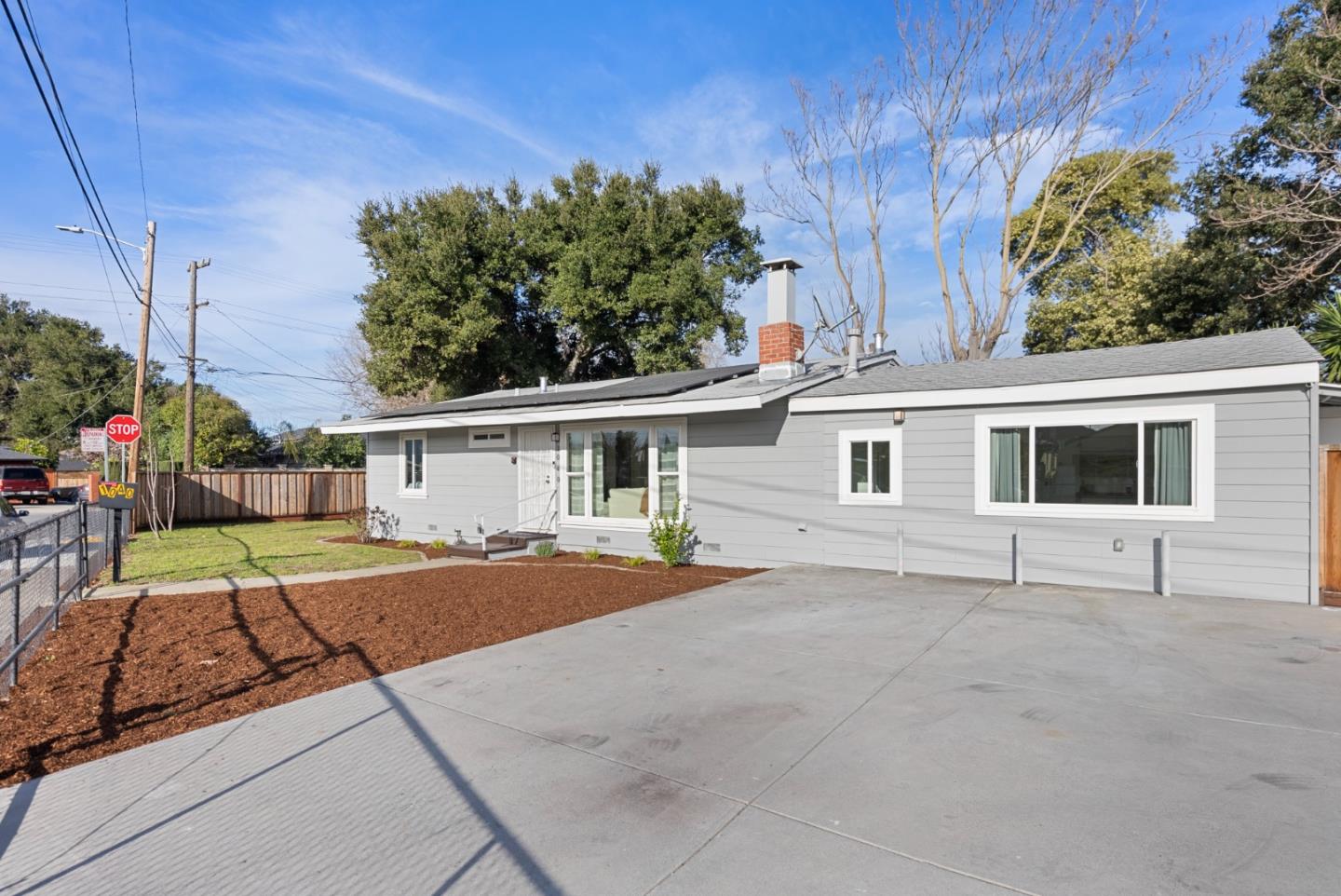 1040 Laurel AVE