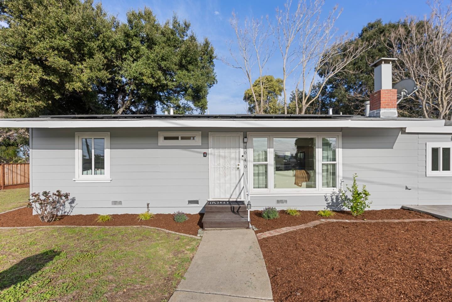 1040 Laurel AVE