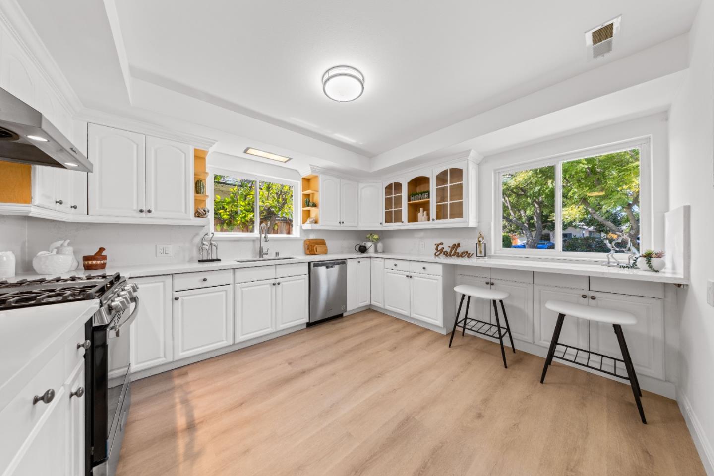 734 Eden AVE