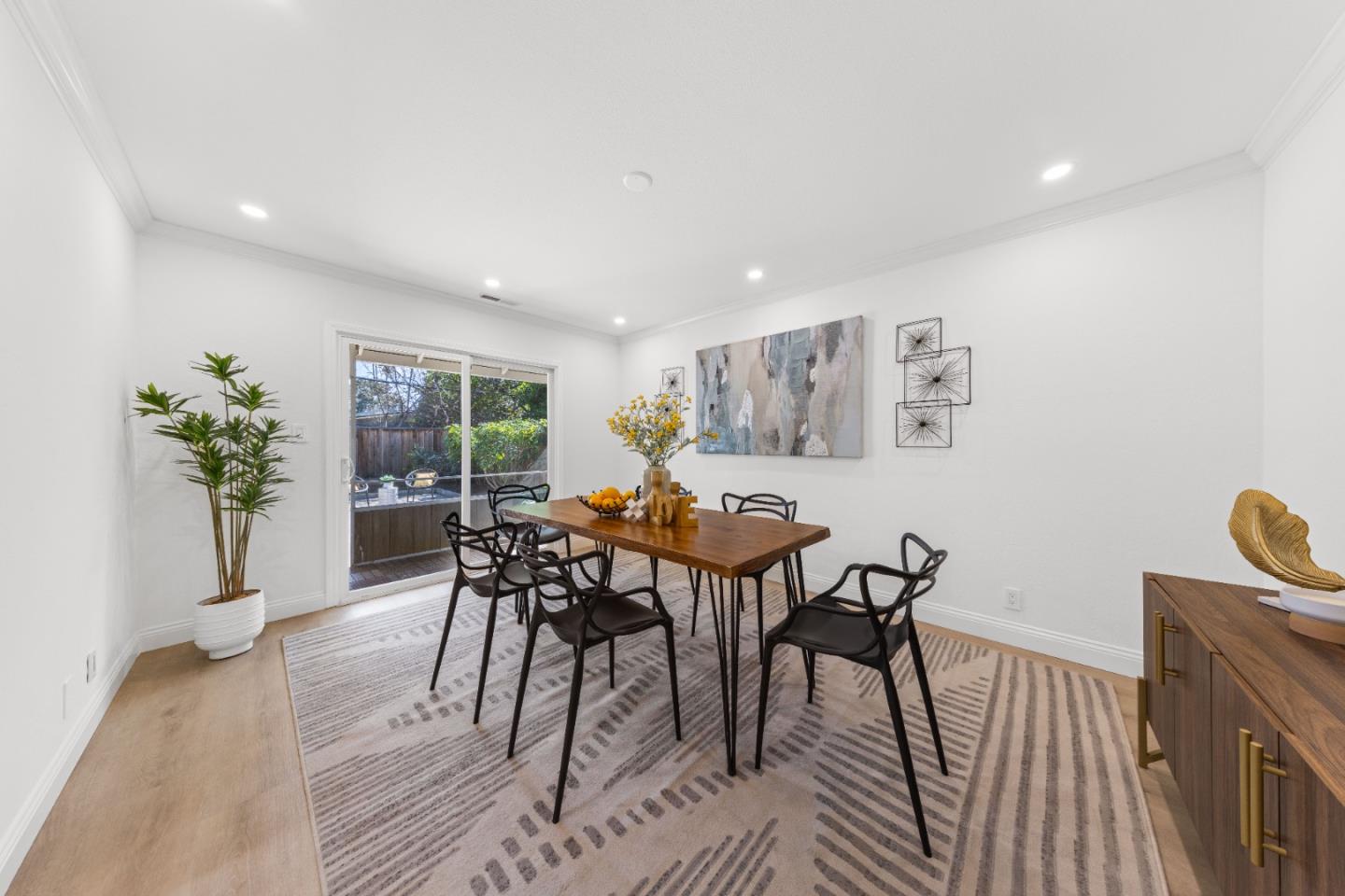 734 Eden AVE