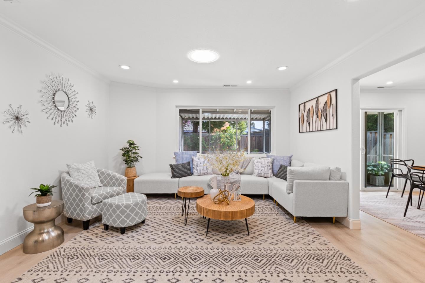 734 Eden AVE