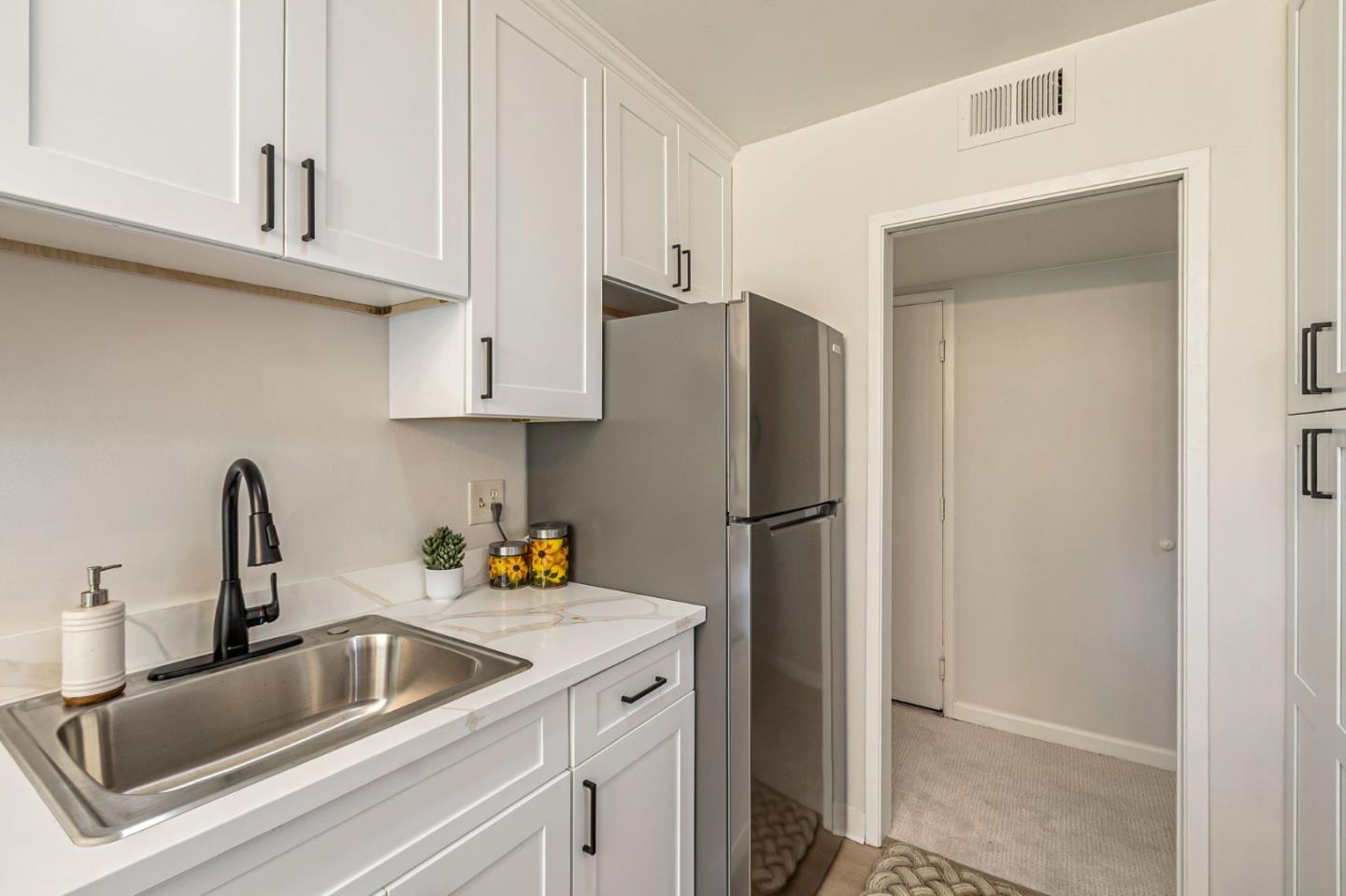 181 Del Medio Avenue 307