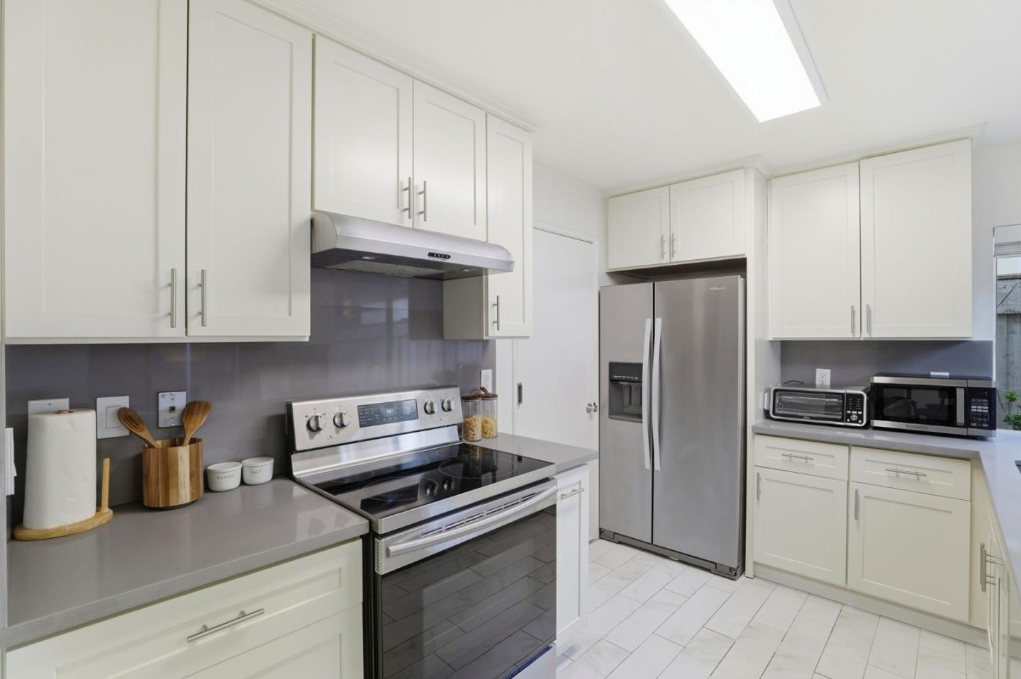 1092 Strayer Drive