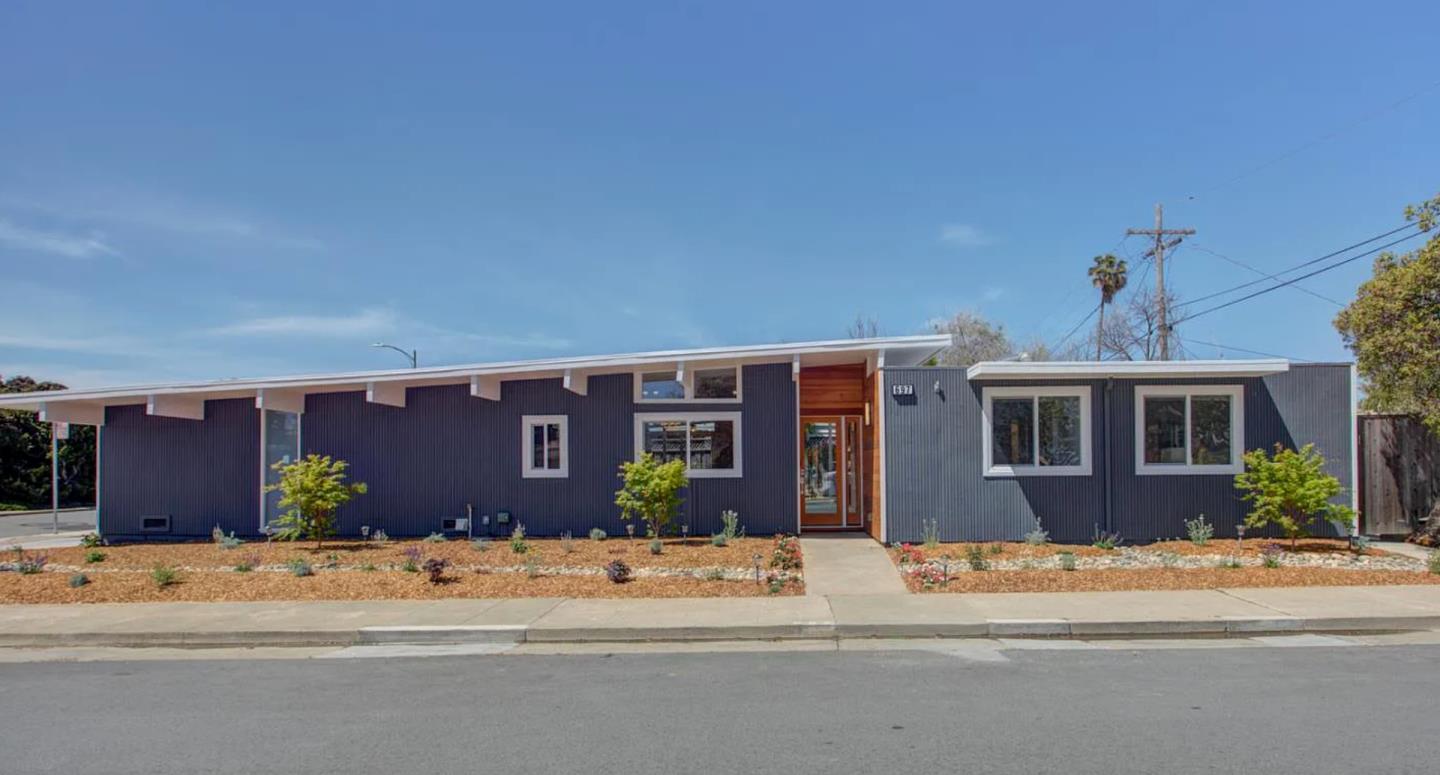697 Edna Way
