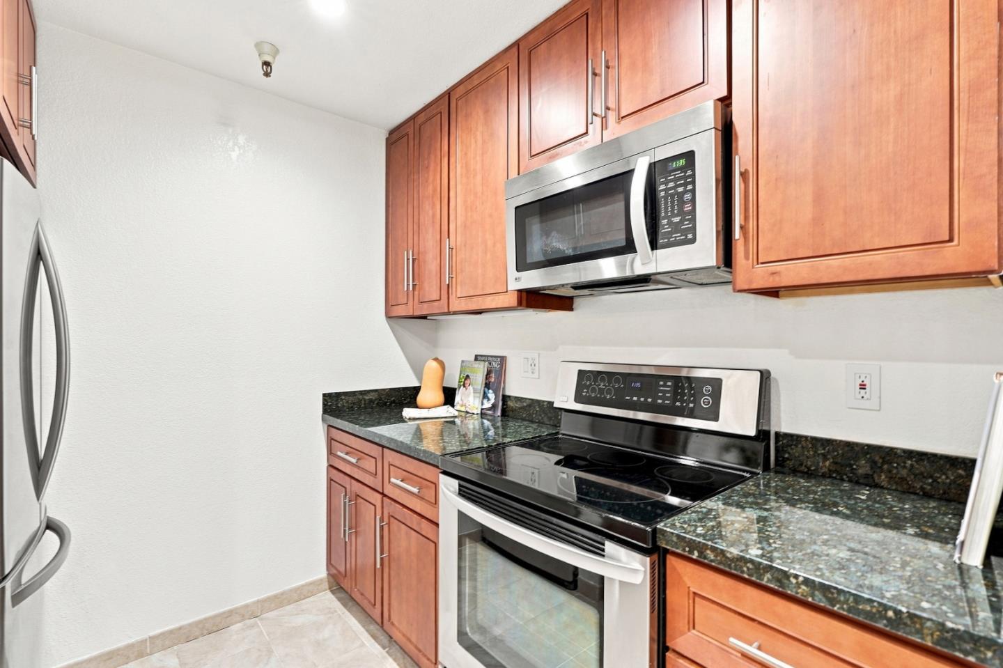 3183 Wayside PLZ 315