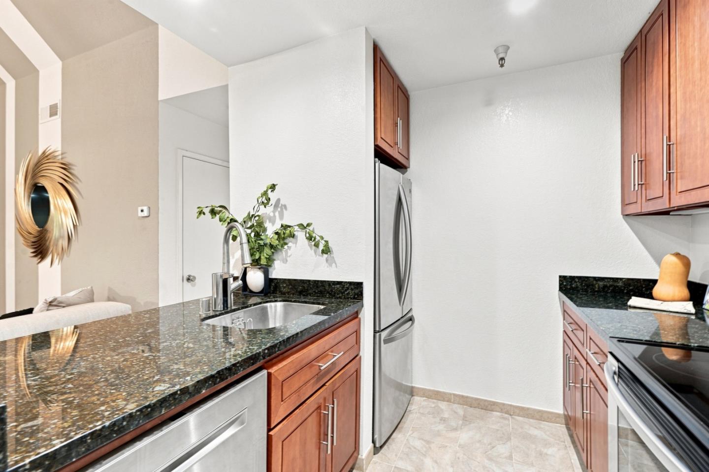 3183 Wayside PLZ 315