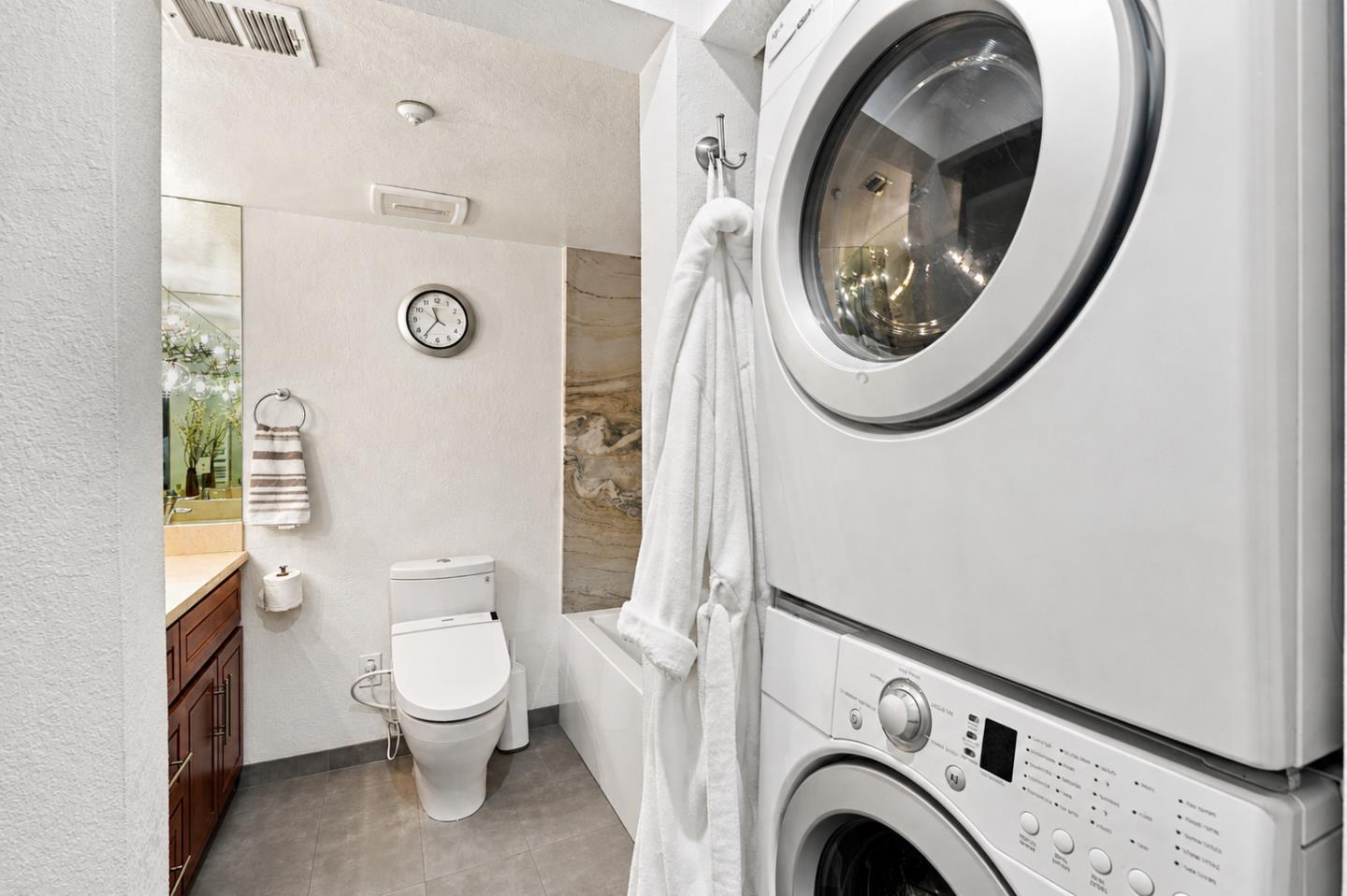 3183 Wayside PLZ 315