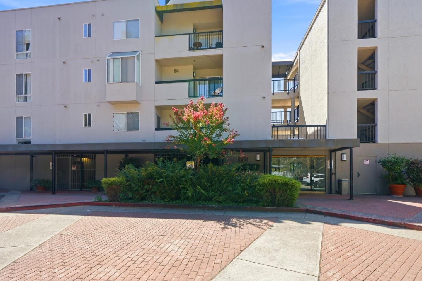 3183 Wayside PLZ 315