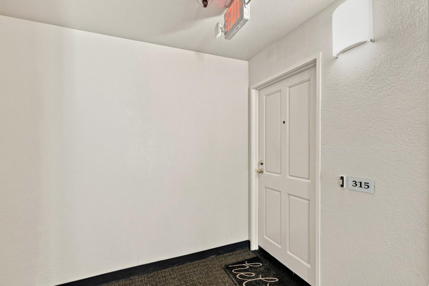 3183 Wayside PLZ 315