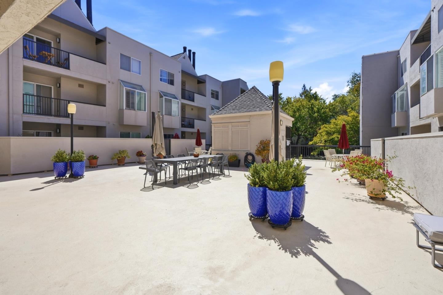 3183 Wayside PLZ 315