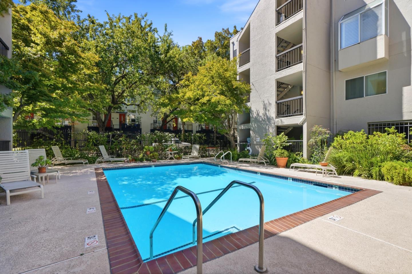 3183 Wayside PLZ 315