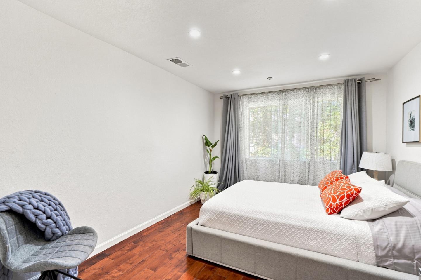 3183 Wayside PLZ 315