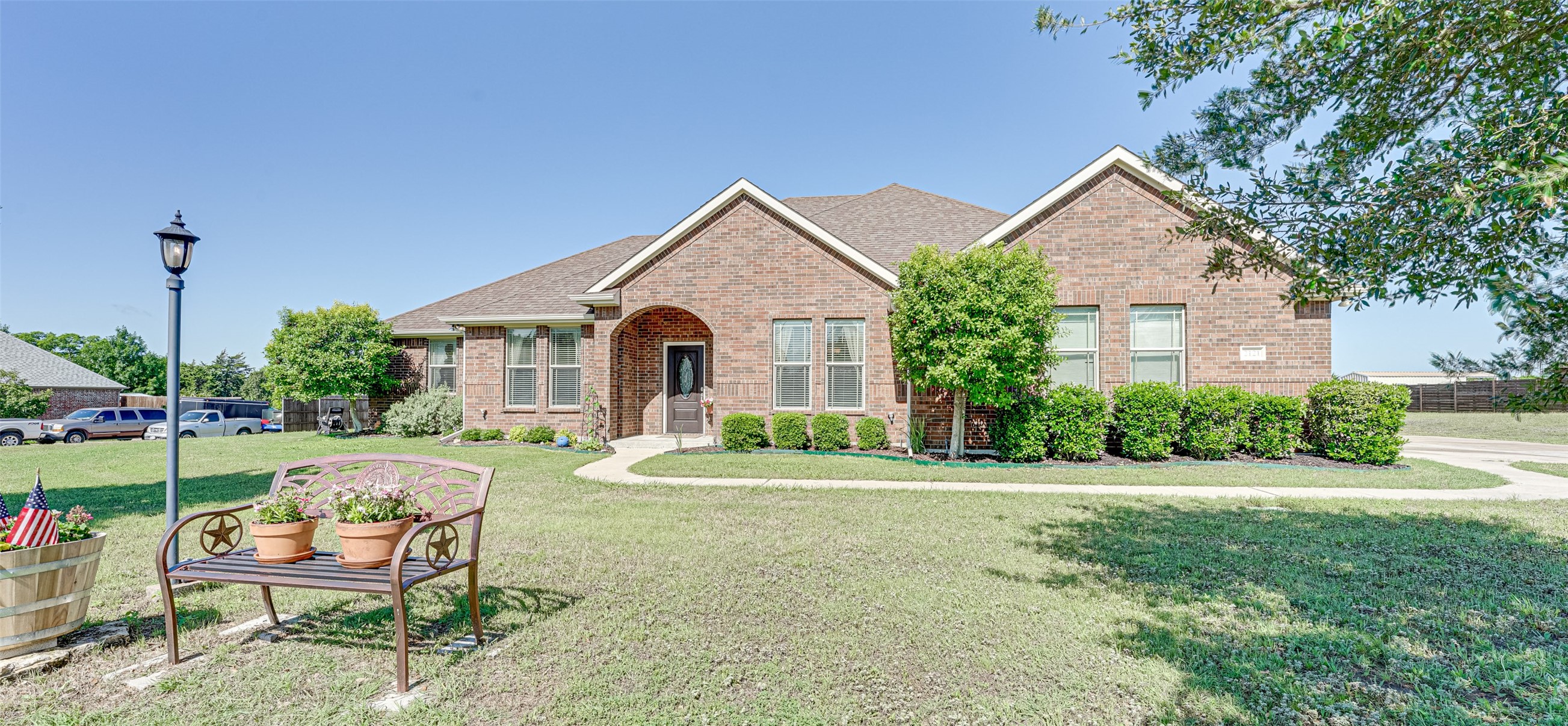 2121 N Mockingbird Lane
