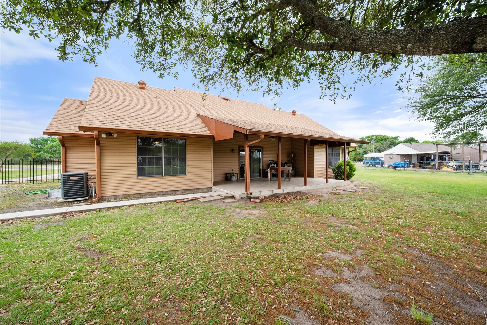 292 W FM 2555