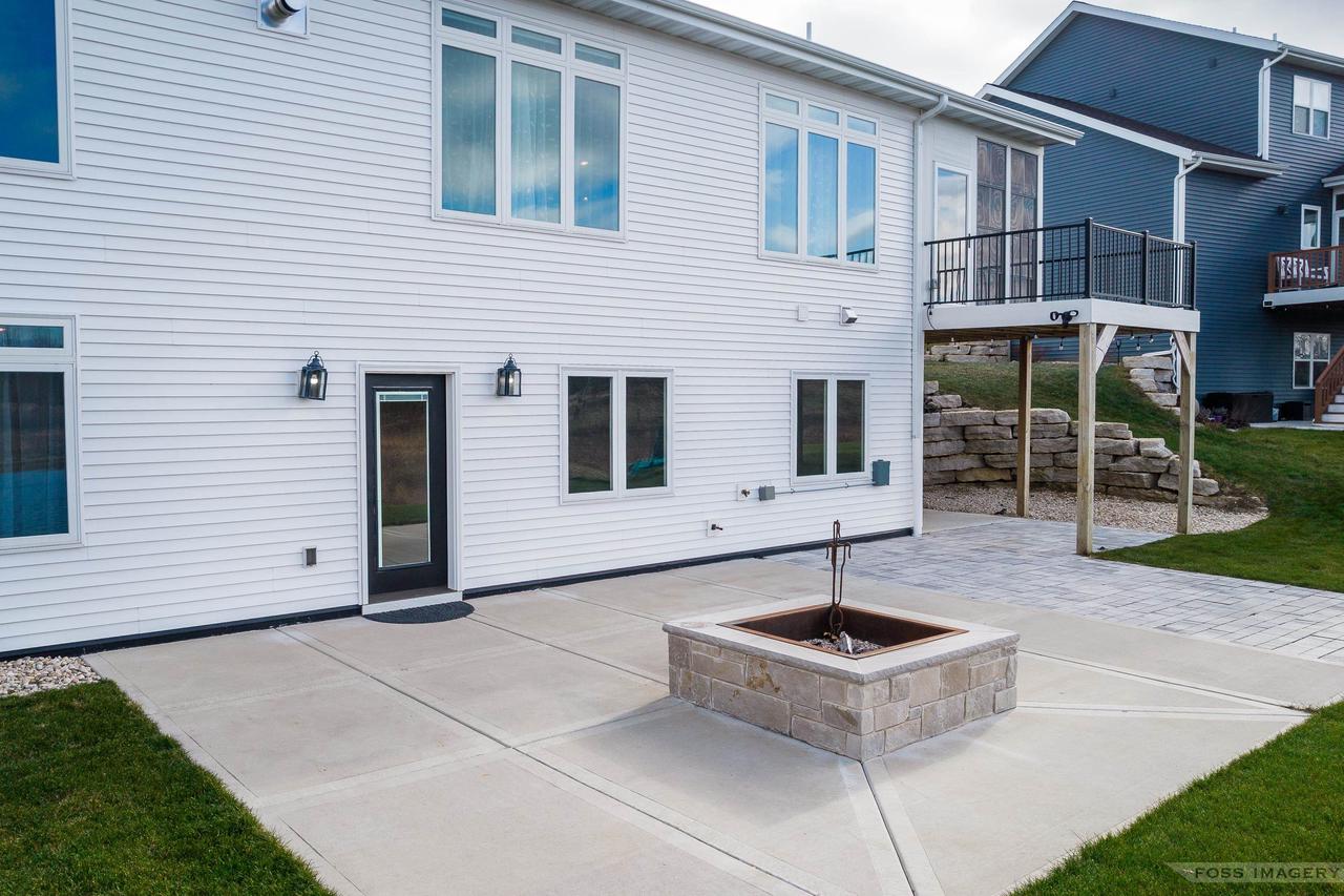 1406 Black Stallion Dr