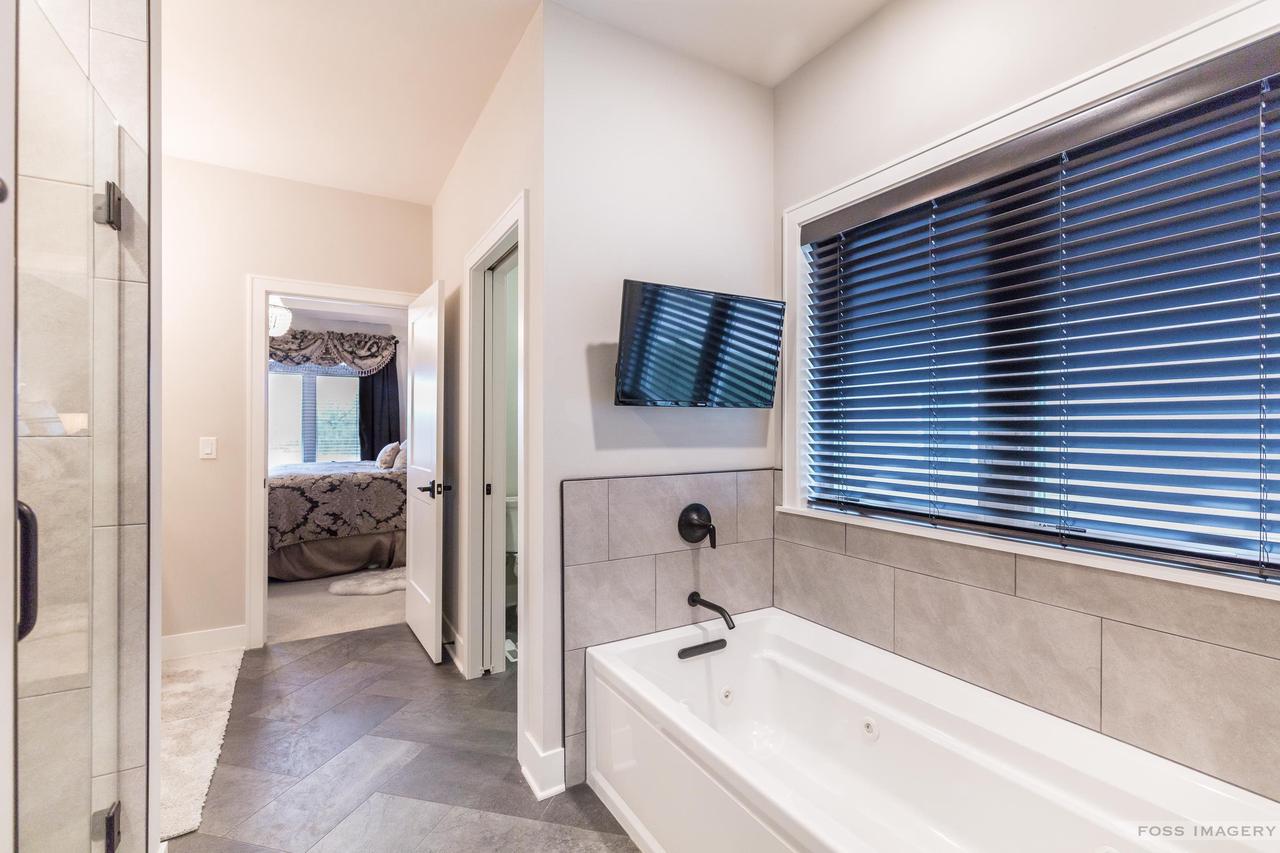 1406 Black Stallion Dr