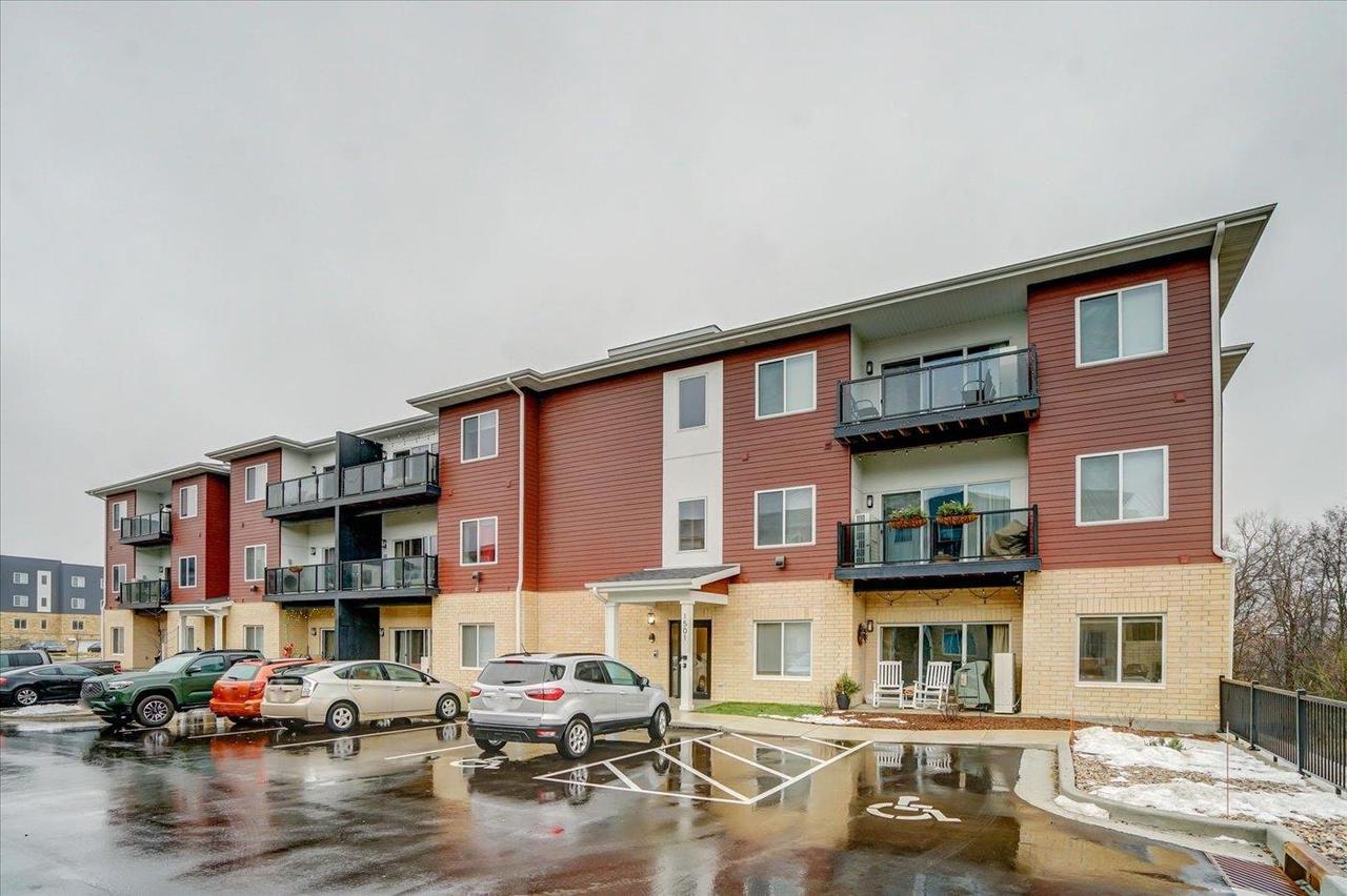 1501 North Windsor Ave 302
