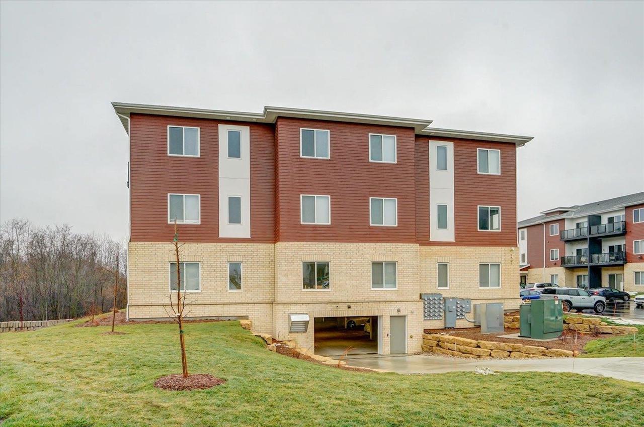 1501 North Windsor Ave 302