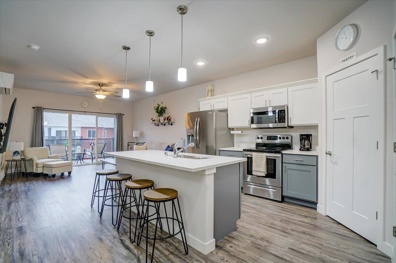 1501 North Windsor Ave 302