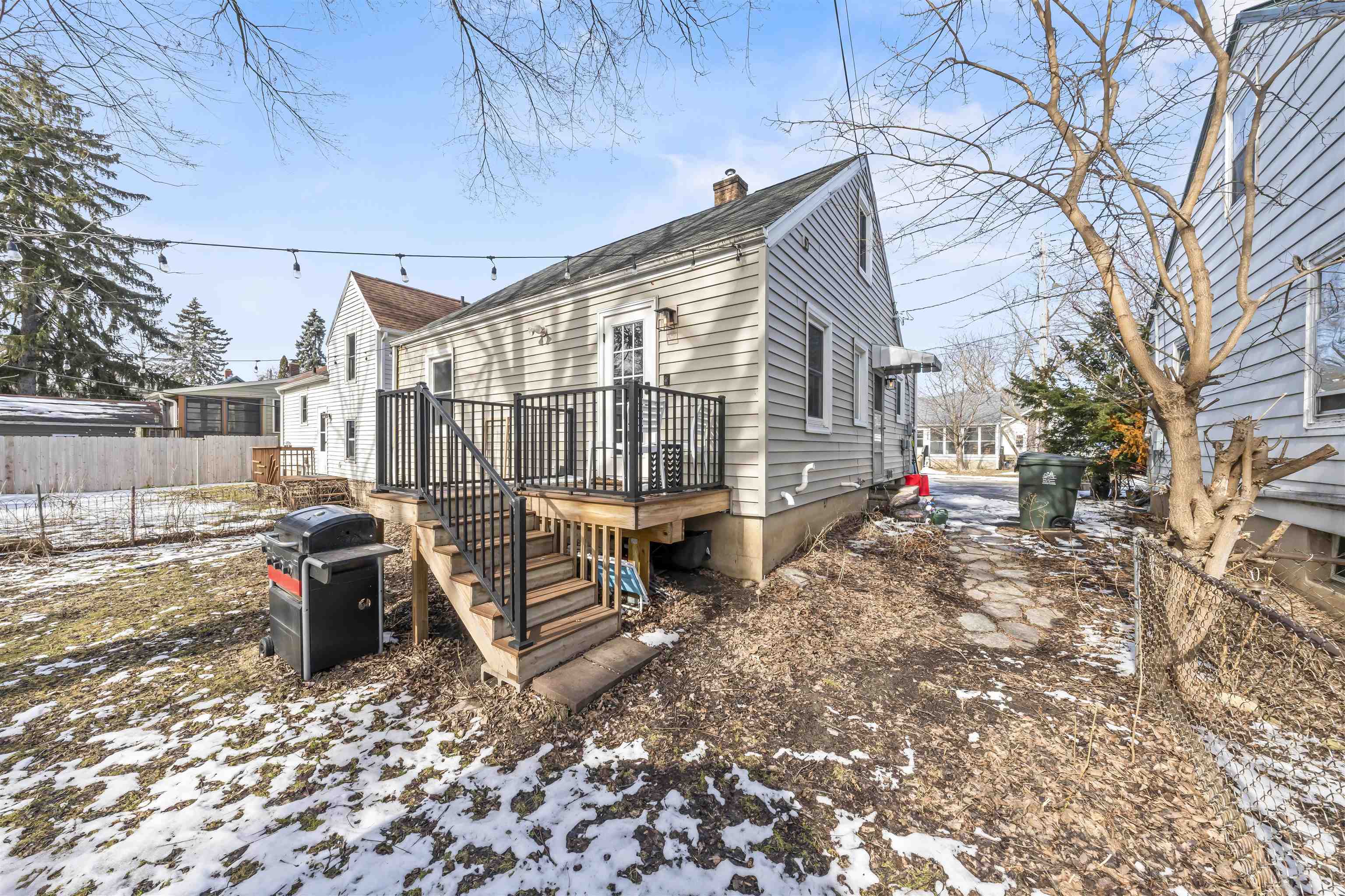 2637 East Lawn Court