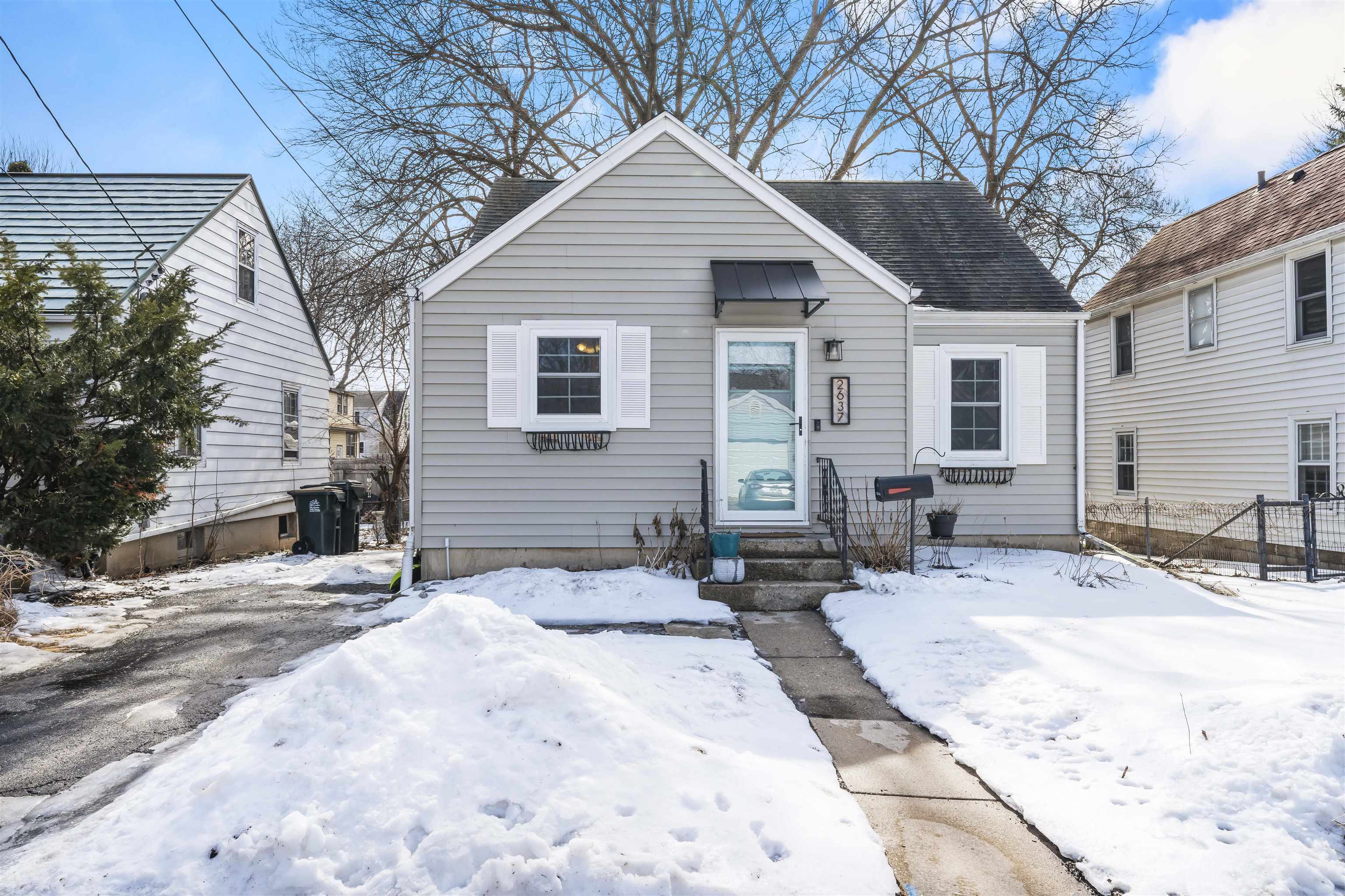 2637 East Lawn Court