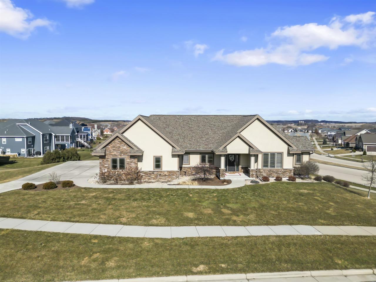 805 Raven COURT