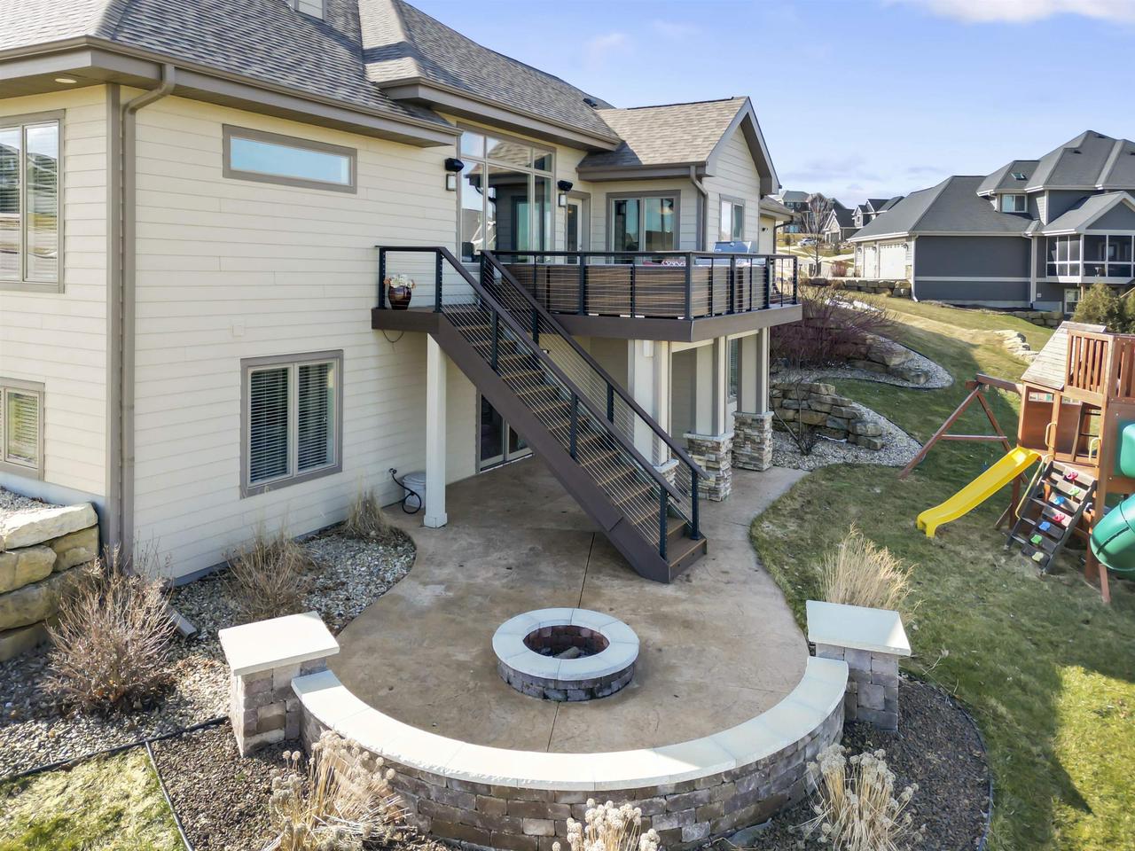 805 Raven COURT