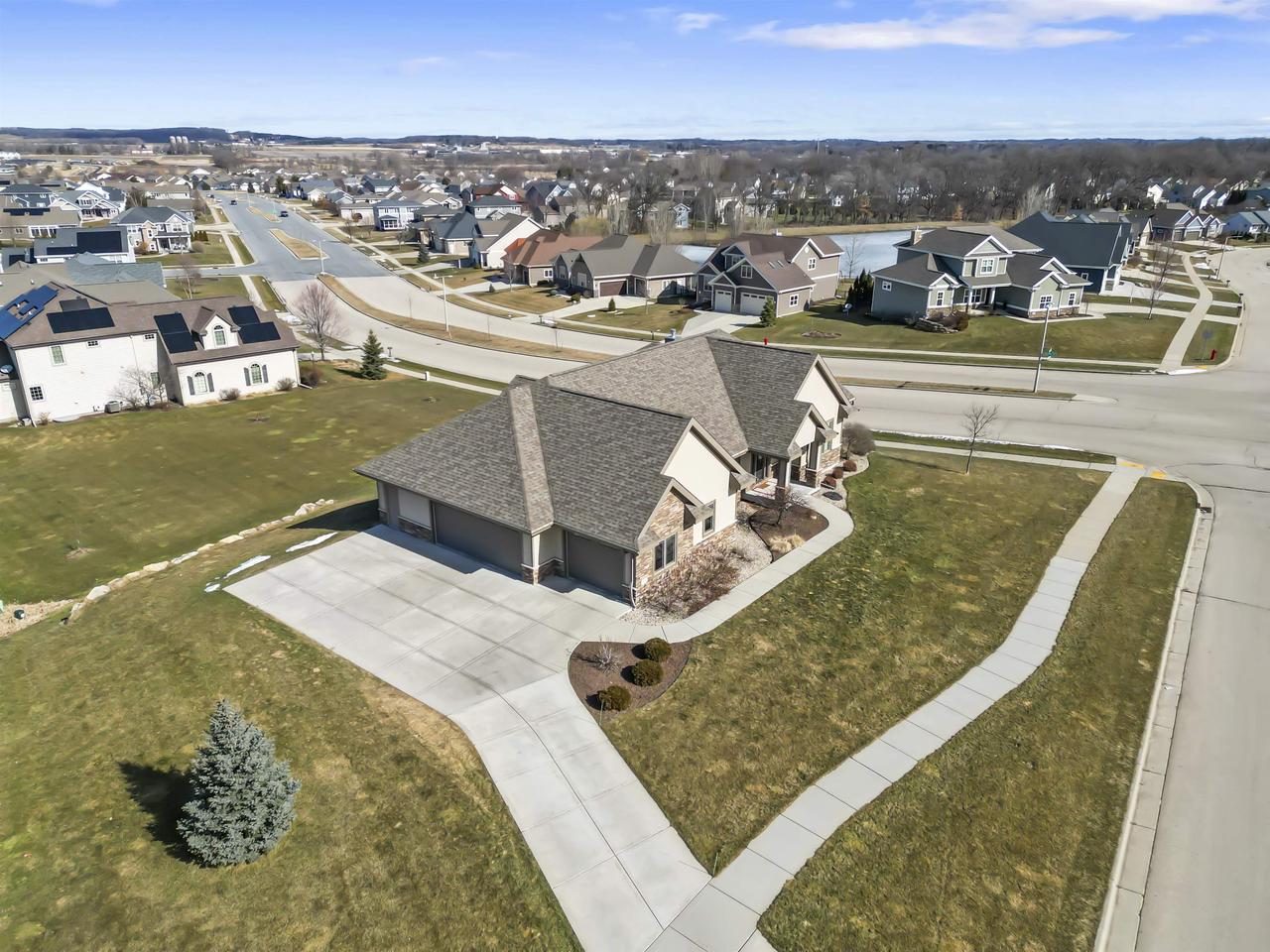 805 Raven COURT